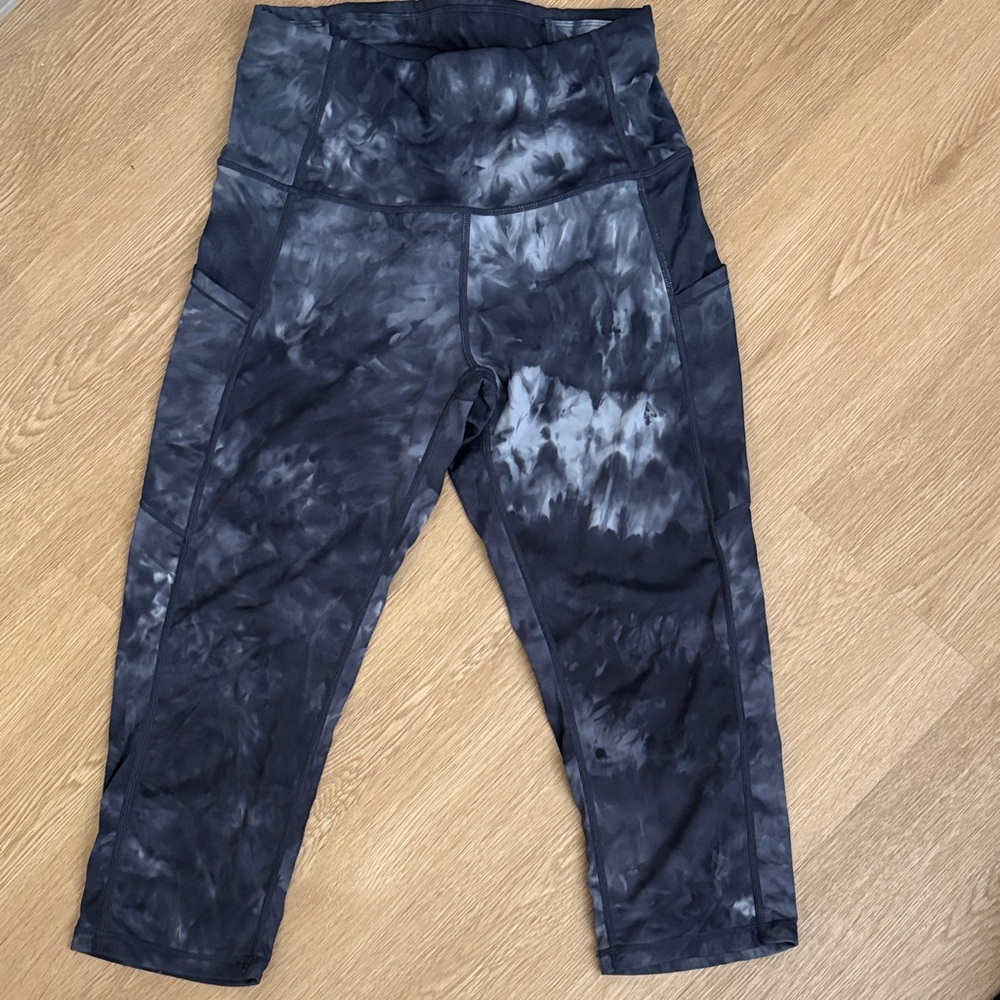 Black & Gray Tie-Dye Capris w/a pocket on right & left legs.Excellent condition